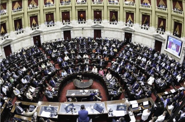 Por amplia mayoría la