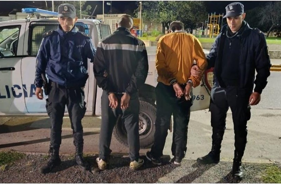 Detienen a dos hombres