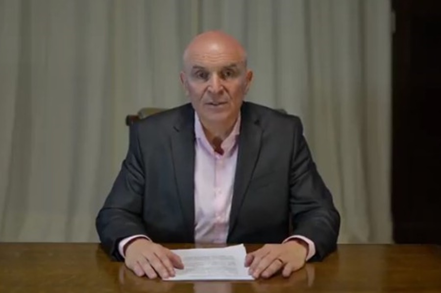 Con un video Espert