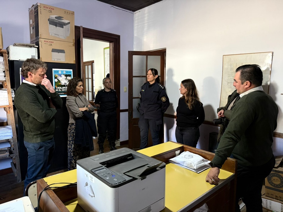 Wesner visitó la comisaría