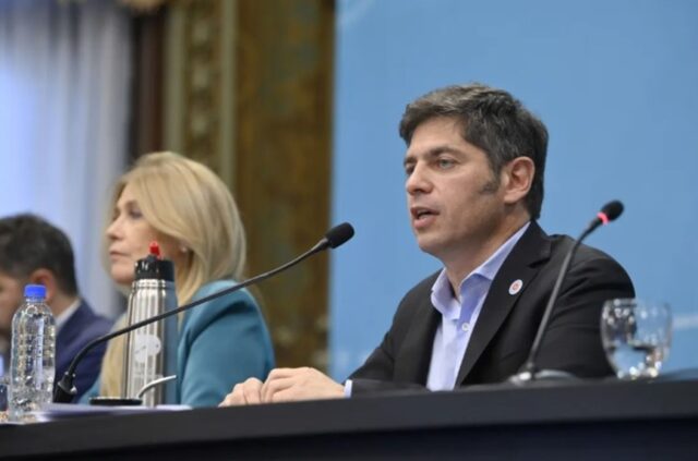 Con críticas a Javier