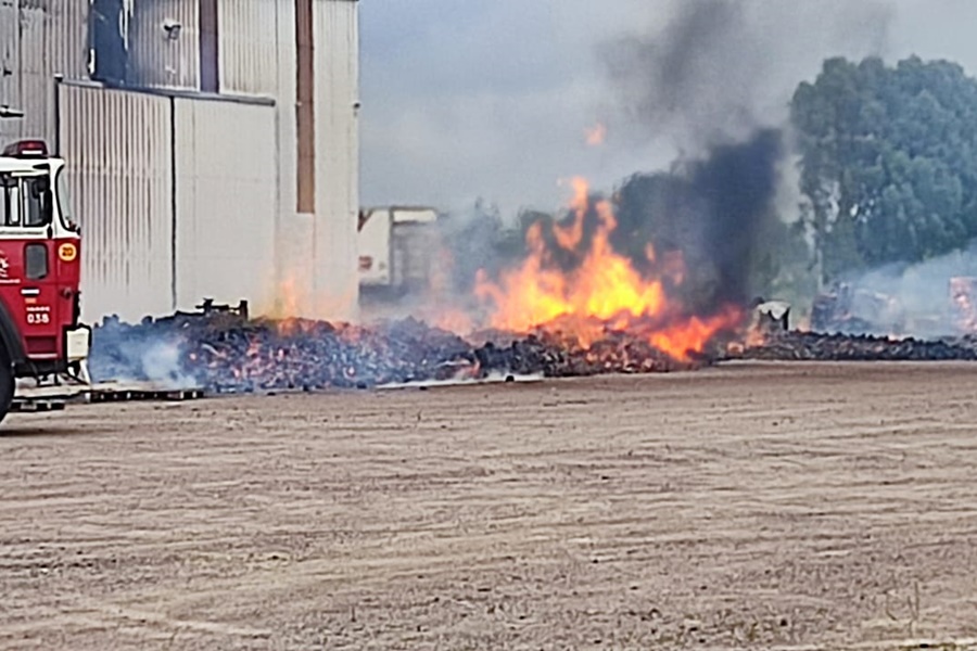 Incendio en un depósito
