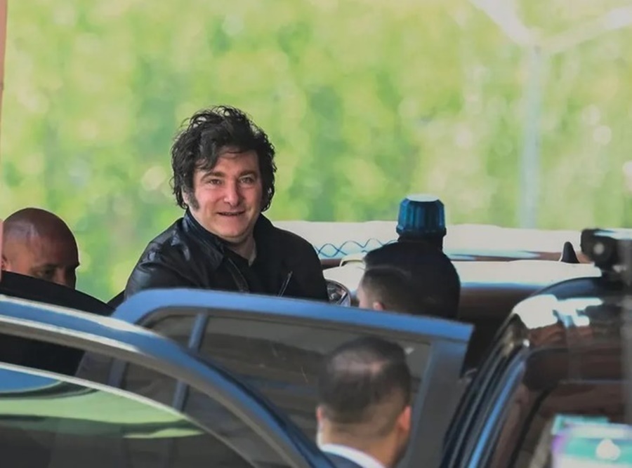 Javier Milei asiste este