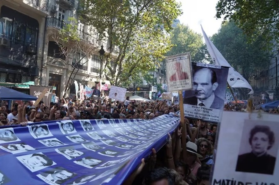 Una multitud colmó la
