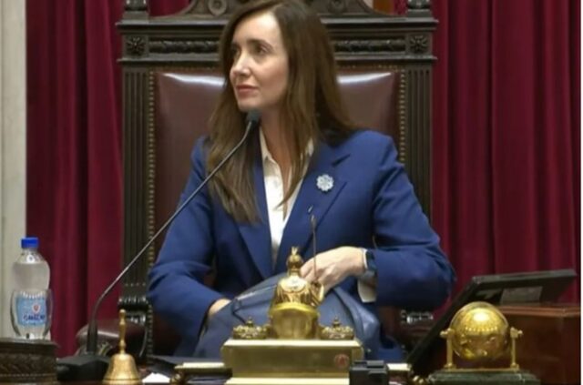 Escupe huevadas al por