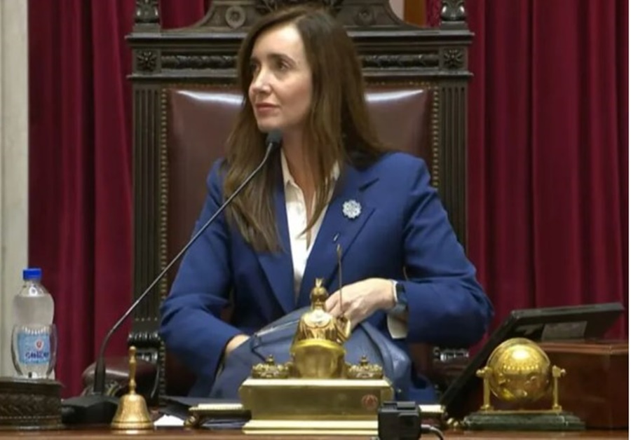 Escupe huevadas al por