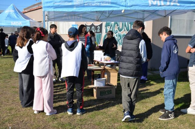 Con la participación de