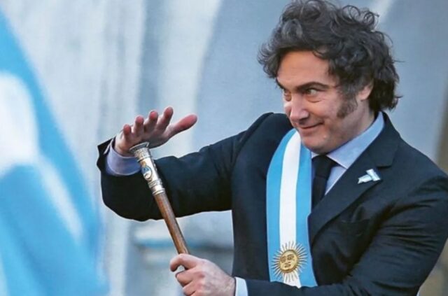 Javier Milei piensa en