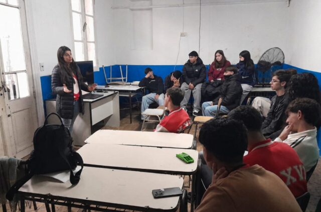 Capacitación a estudiantes de