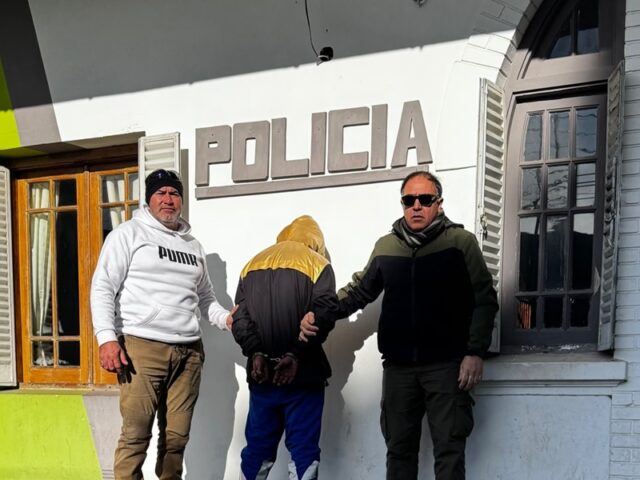 Detienen a un hombre