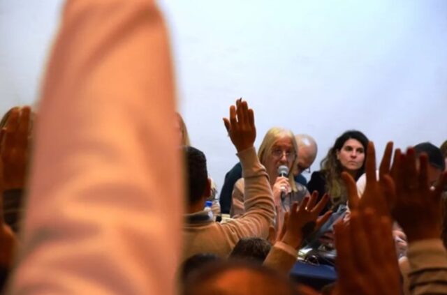 Docentes y estatales aceptaron