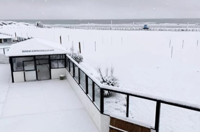 La nieve tiñó de