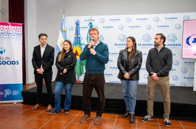 Con la participación de