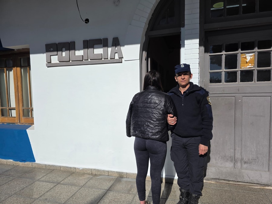 Detienen a una joven