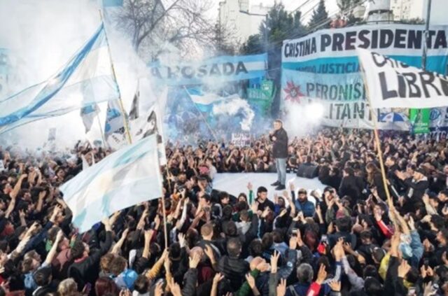 El peronismo enredado en