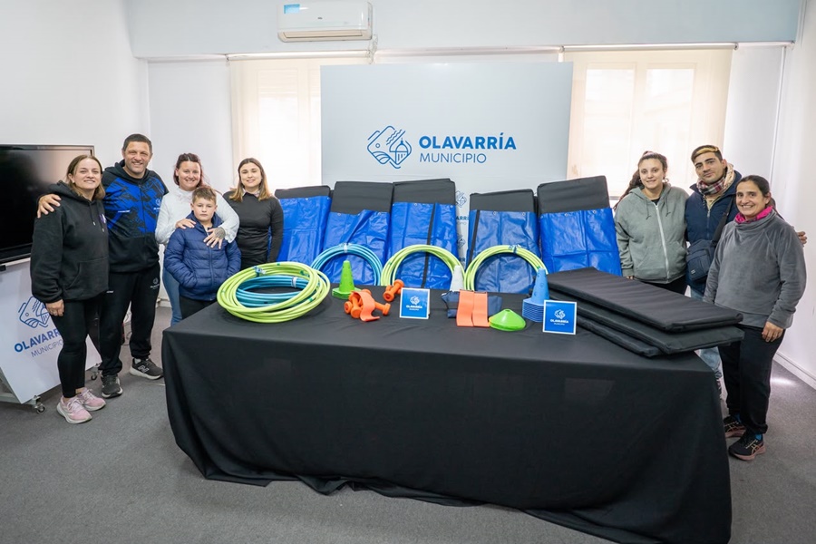 Entrega de material deportivo