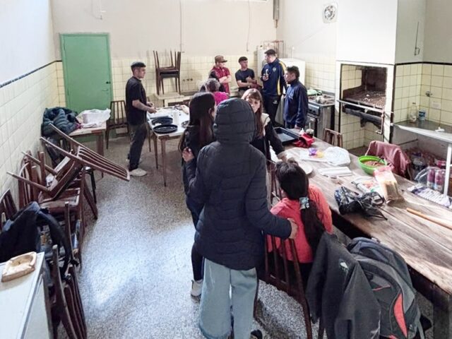 Jóvenes que participan de