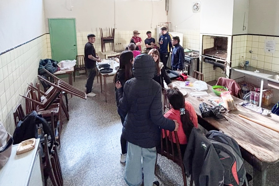 Jóvenes que participan de