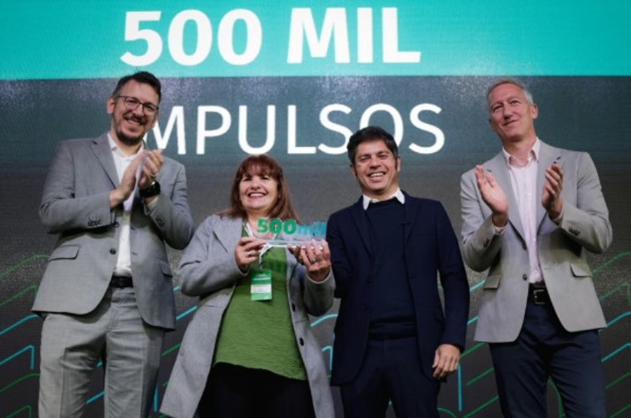 Kicillof entregó el microcrédito