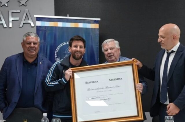 La UBA distinguió a