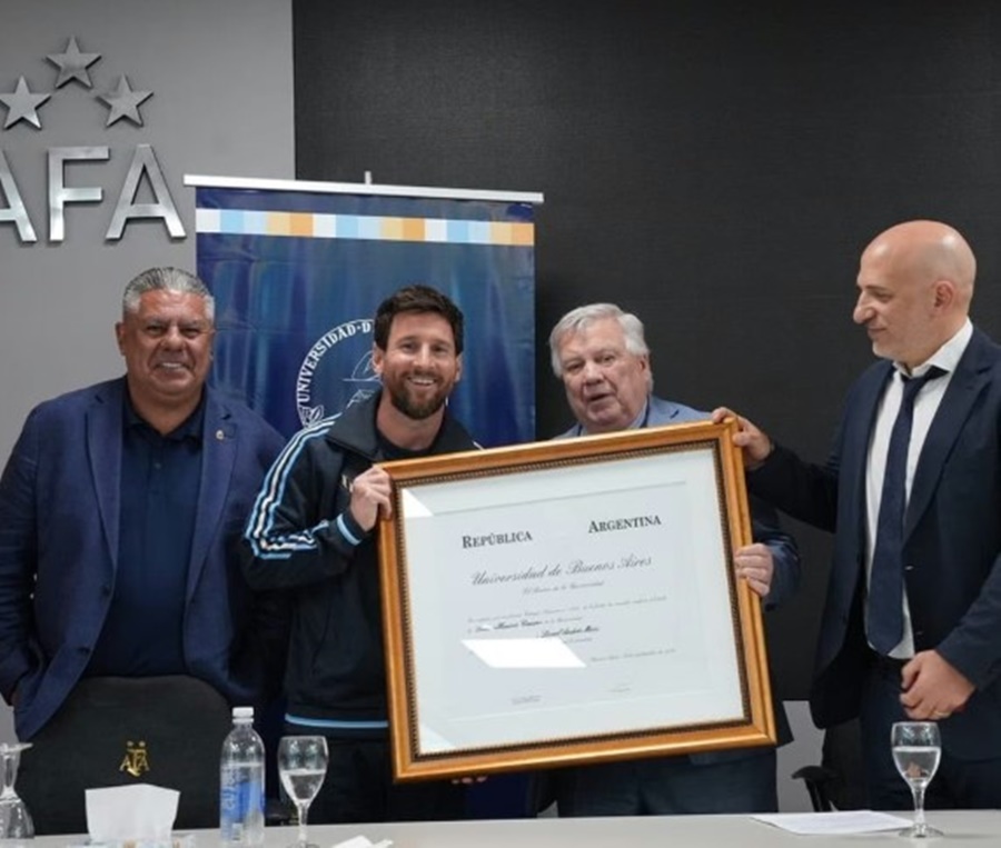 La UBA distinguió a