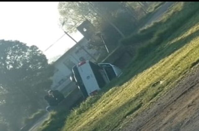 Una camioneta cayó en