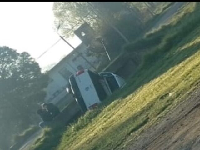 Una camioneta cayó en