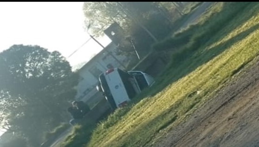 Una camioneta cayó en
