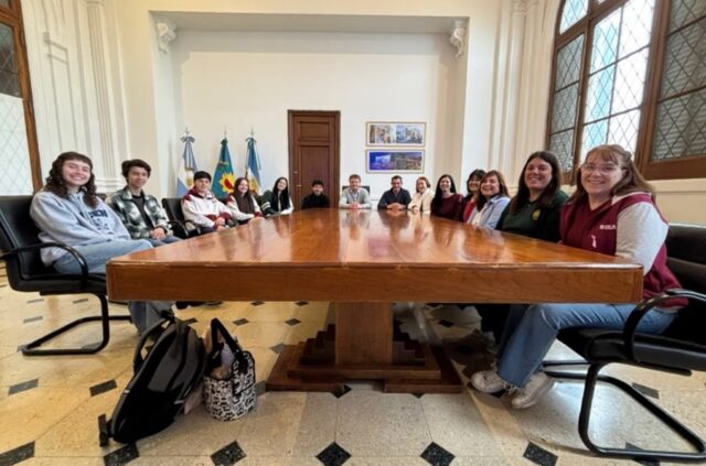 Wesner recibió a alumnos